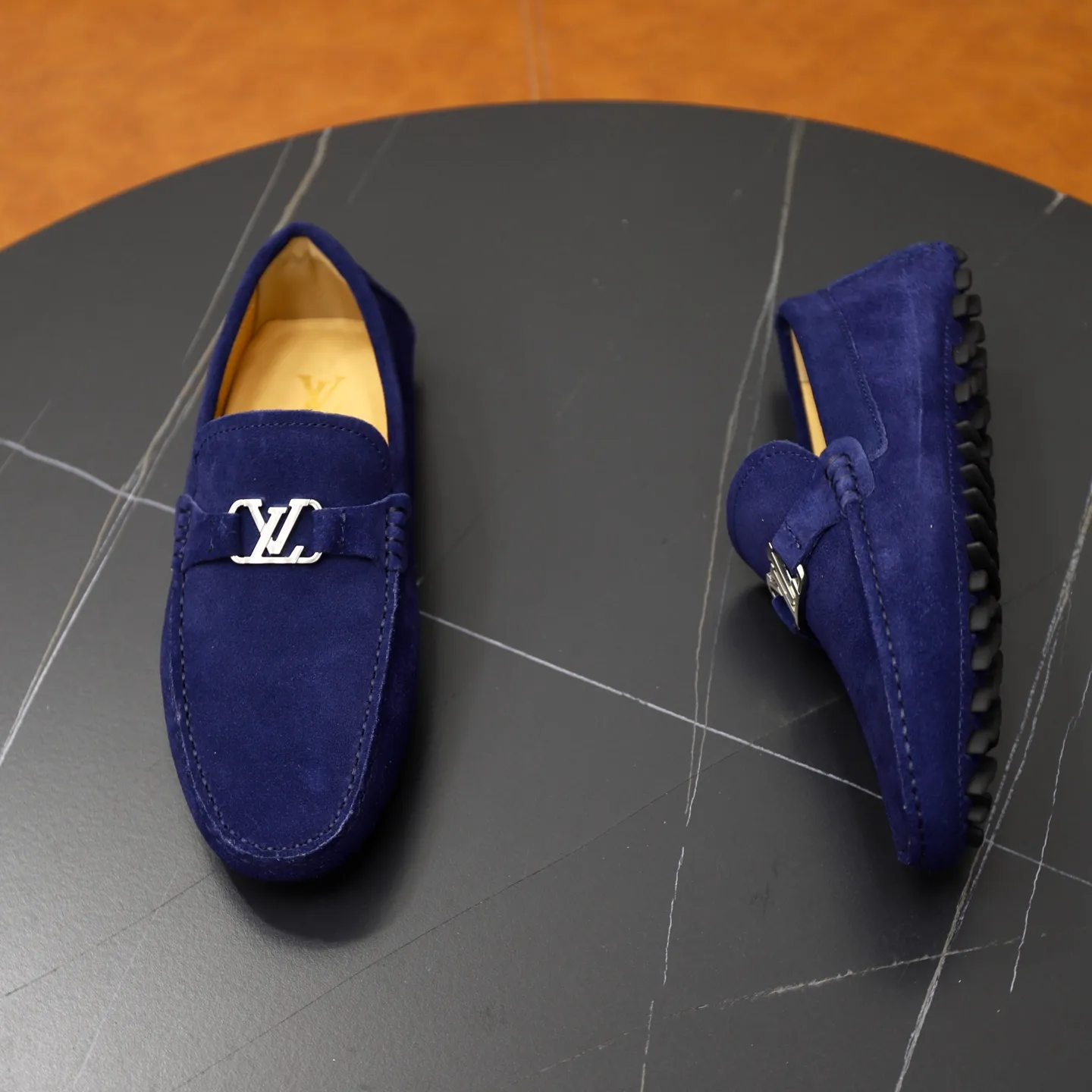 Ex-factory price: 480💰【LV】Louis Vuitton ⚠️High-end men’s driving and pedal series ⚠️38-44 (customized for 45) ⚠️All original cowhide leather! Thick and soft! Made entirely of calfskin lining! The latest non-slip beanie sole! Three-dimensional package technology! Fashionable and classic! Handicrafts! Original high quality! Feel free to compare!